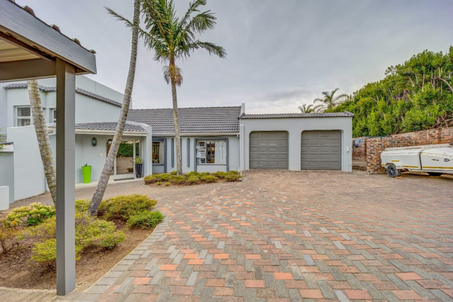 5 Bedroom Property for Sale in Beacon Bay Eastern Cape